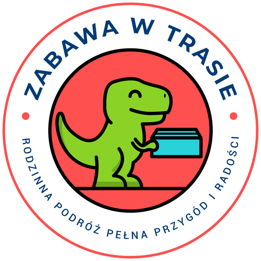 logo strony Zabawa w trasie przedstawiające zielonego dinozaura z pudełkiem